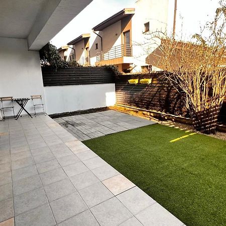 Otopeni Airport Apartment With Private Garden Bagian luar foto