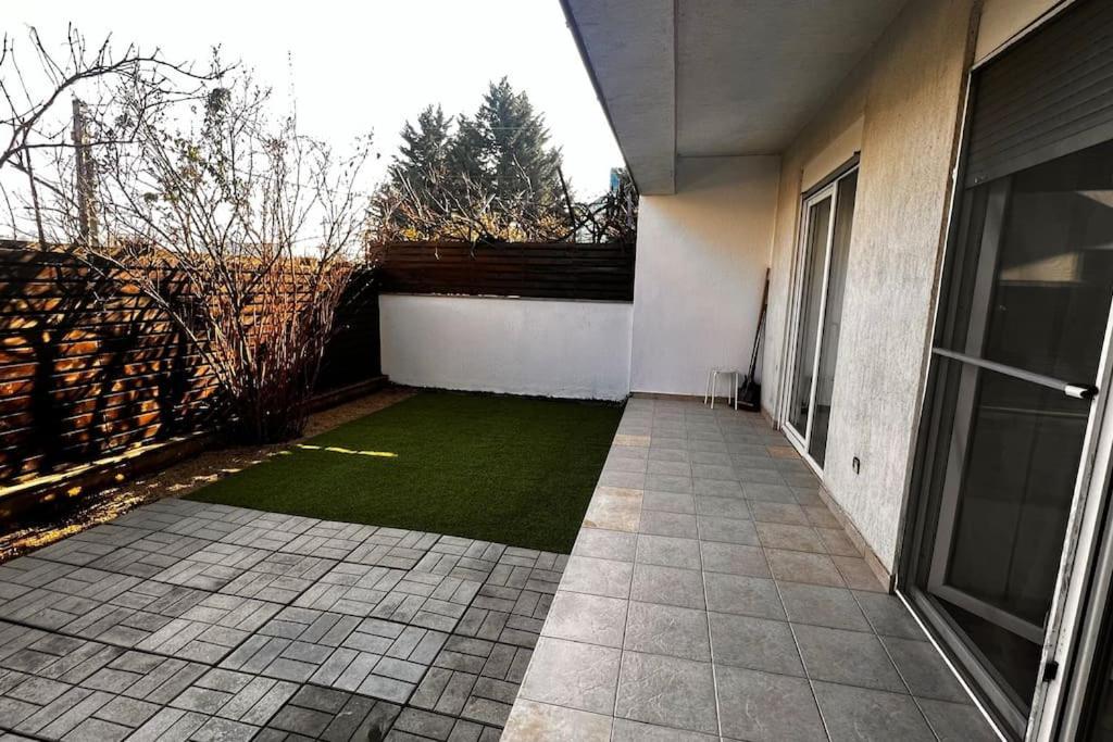 Otopeni Airport Apartment With Private Garden Bagian luar foto