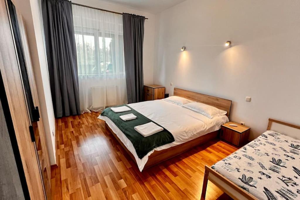 Otopeni Airport Apartment With Private Garden Bagian luar foto