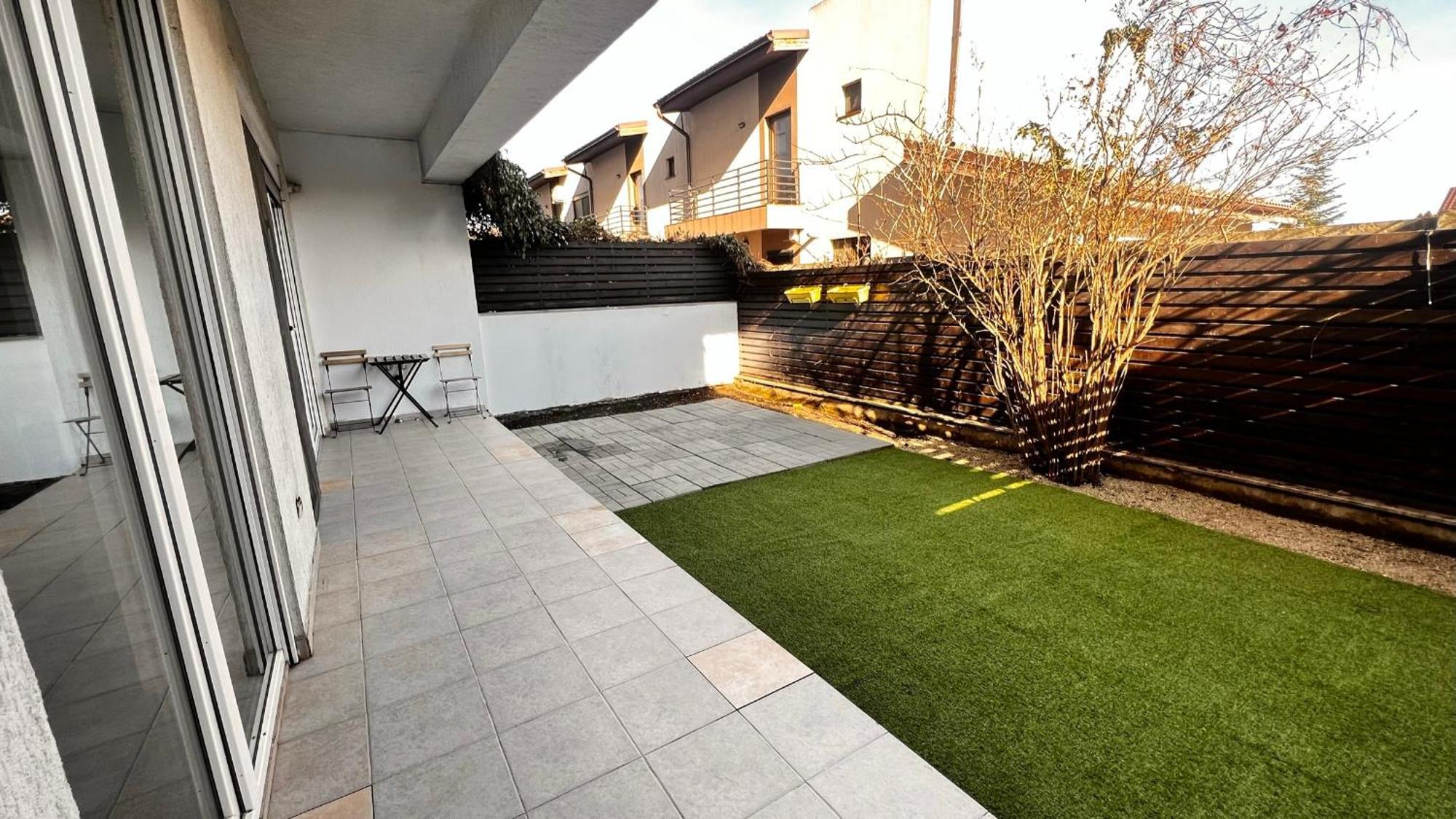 Otopeni Airport Apartment With Private Garden Bagian luar foto