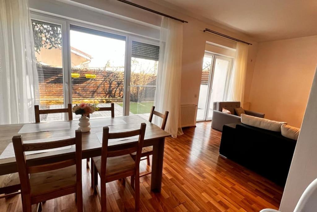 Otopeni Airport Apartment With Private Garden Bagian luar foto